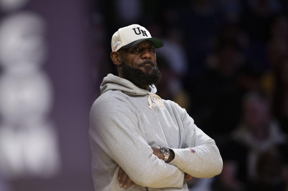 极为紧张的 极为紧张的